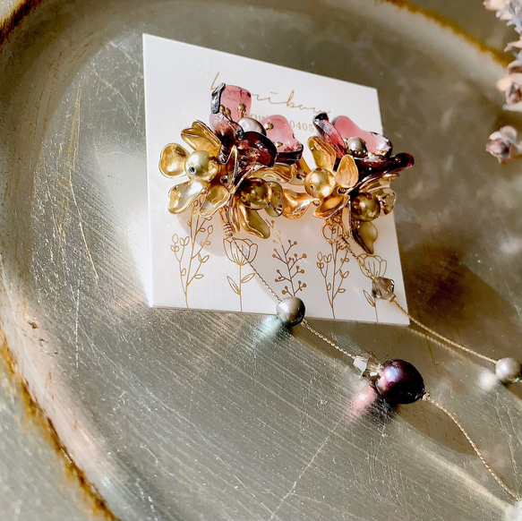 淡水珍珠和花朵耳環（酒紅色） 第9張的照片