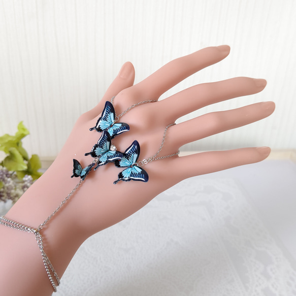 【手の甲ブレスレット♪】フィンガーリング。オオルリアゲハ  青い蝶 蝶々ブレスレット 12枚目の画像