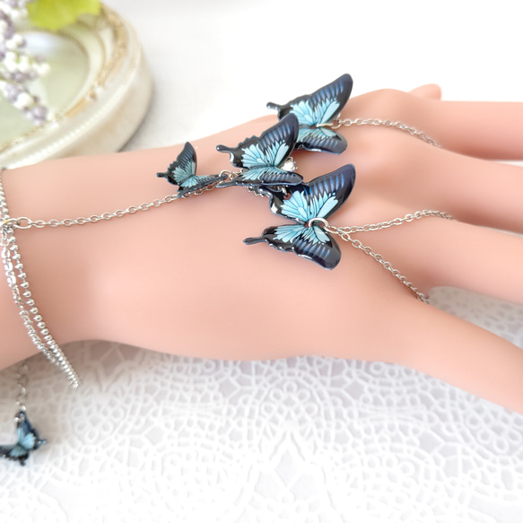 【手の甲ブレスレット♪】フィンガーリング。オオルリアゲハ  青い蝶 蝶々ブレスレット 10枚目の画像