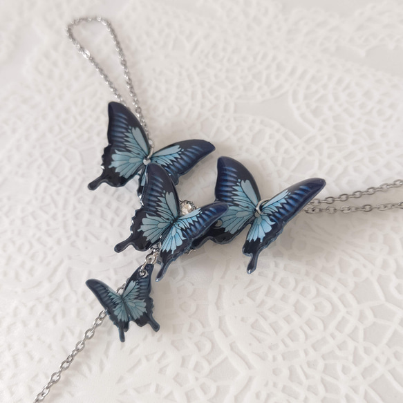 【手の甲ブレスレット♪】フィンガーリング。オオルリアゲハ  青い蝶 蝶々ブレスレット 5枚目の画像