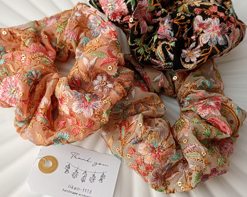 ハンドメイドシュシュM-4068♡サンドブラウンジョーゼット♡刺繍リボン付♡ 1464553b68dc801a789f2c8b8c4fcc