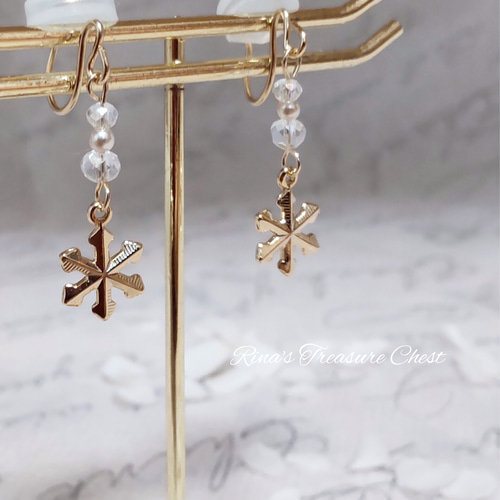 再販 ✳ 痛くない イヤリング ♡ 冬 雪の結晶 ☆ お手頃に使える！この