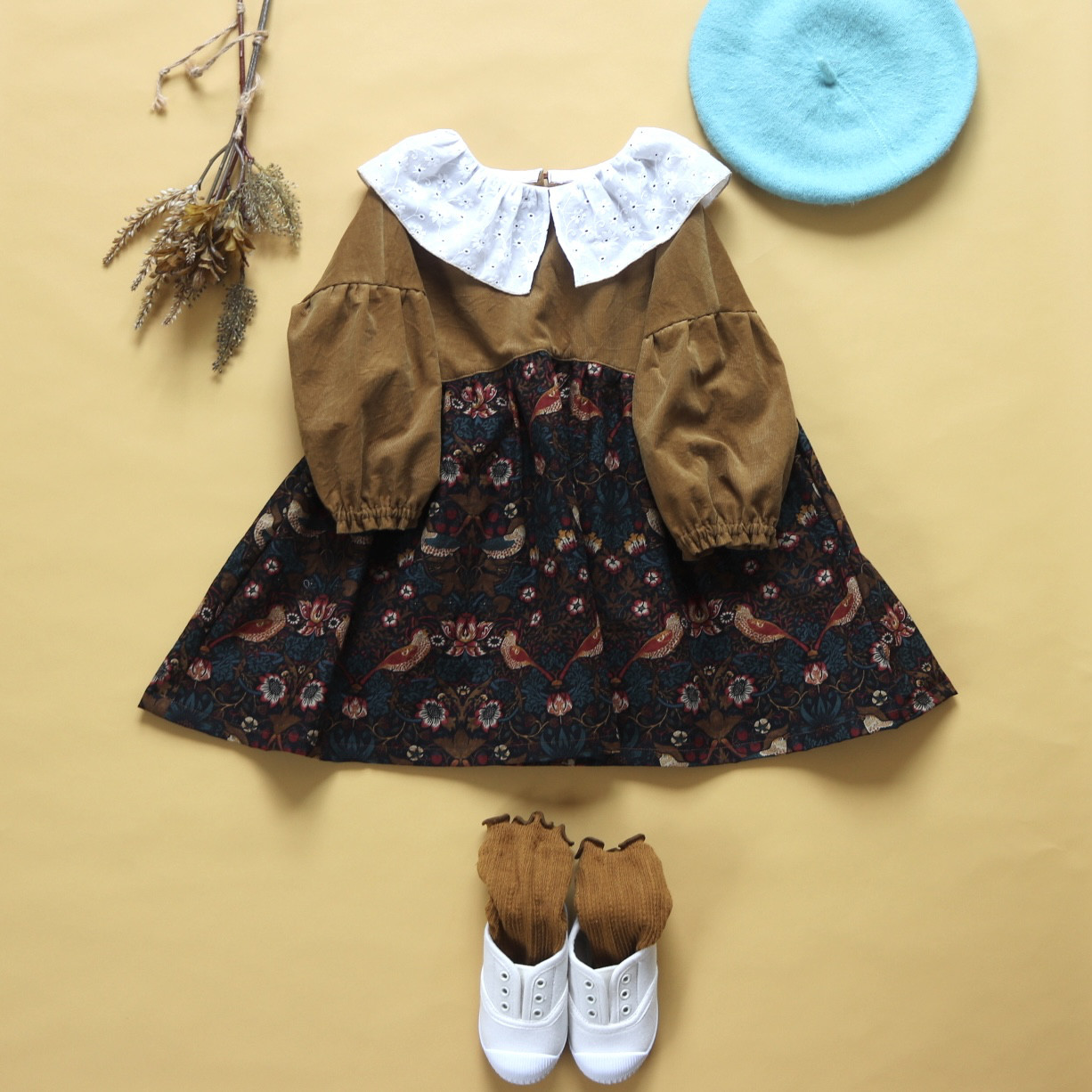 【2026年3月まで】《在庫限り10％OFF》襟レースワンピース/BROWN/お出かけに/ウィリアムモリスいちご泥棒柄