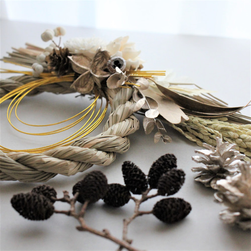 ナチュラルシックなフラワーしめ縄飾り＊ホワイトゴールド しめ縄
