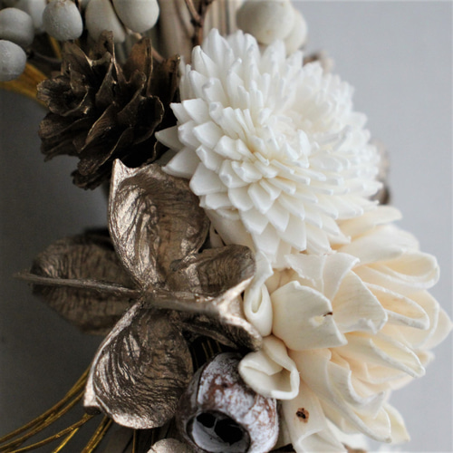 ナチュラルシックなフラワーしめ縄飾り＊ホワイトゴールド しめ縄