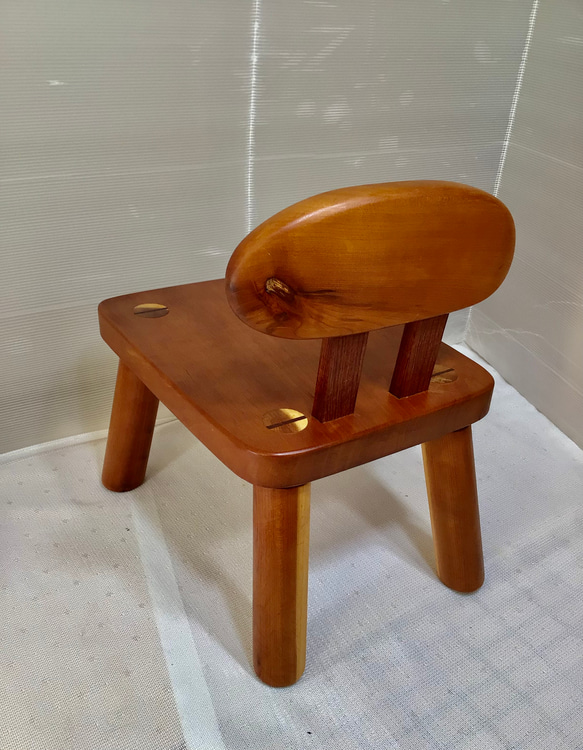 天然木　イチイ　子供椅子　飾り椅子　手造り　一点物 2枚目の画像