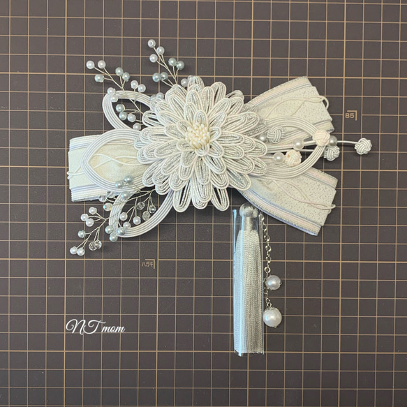 成人式卒業式結婚式・和装水引髪飾り・華一輪・ホワイトシルバー 6枚目の画像