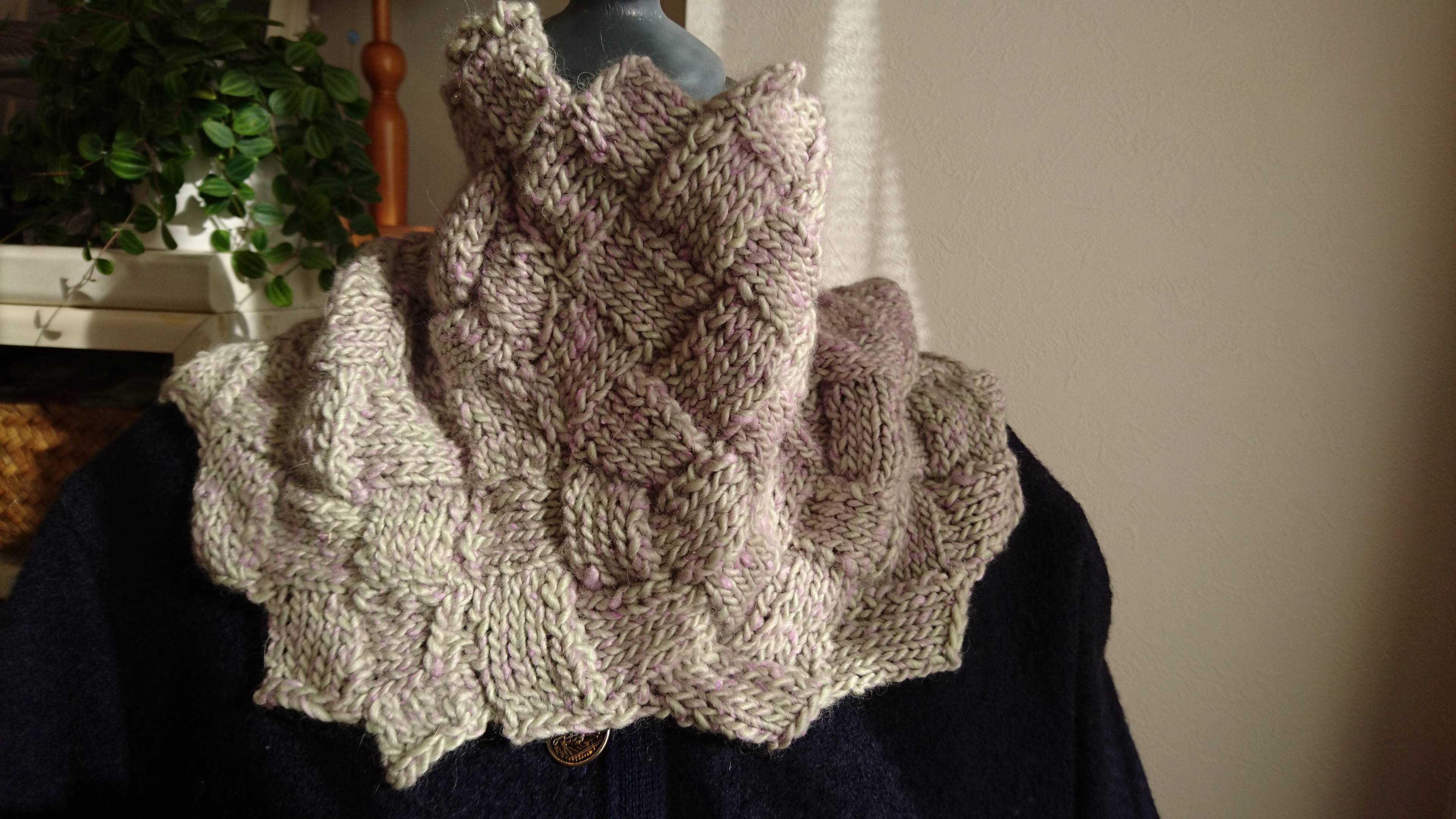 『冬支度ハンドメイド2025』『英国製 手染めメリノウール、ベビーアルパカ、シルク毛糸使用   綺麗な色味のスヌード』