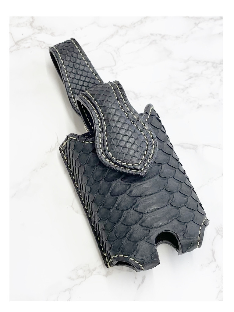 日本製　上質　パイソン　マット仕上げ　マルチケース　エキゾチックレザー