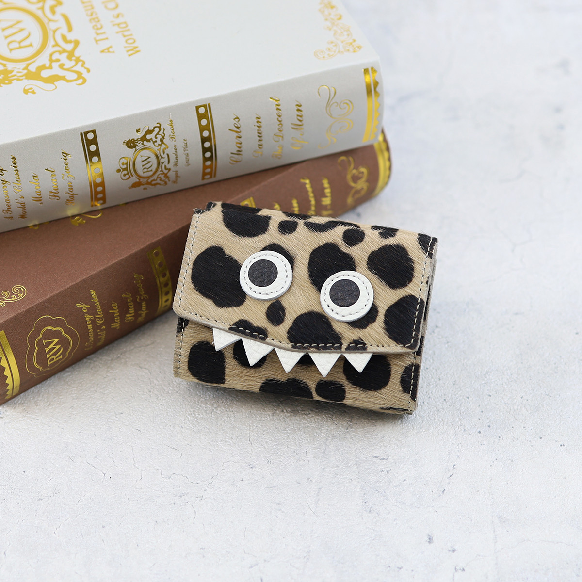 【茶ダルメシアン】思わず誰かに見せたくなる/ミニマムで大人カワイイコンパクト三つ折り財布【毛付き/ハラコ】