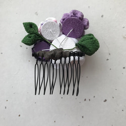 つまみ細工のコームの髪飾り　パープル系の花々　かすみ草のオプションあり 3枚目の画像