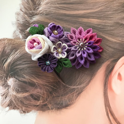 つまみ細工のコームの髪飾り　パープル系の花々　かすみ草のオプションあり 4枚目の画像