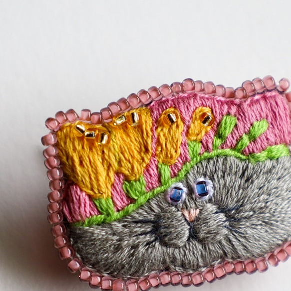 刺繍 猫ブローチ | フリージア hanaco 2枚目の画像