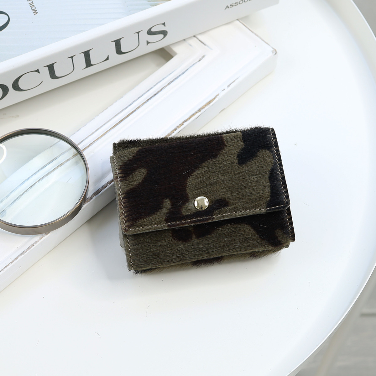 【カモ×カーキ】ミニマムで大人カワイイ小さくて大容量のコンパクト三つ折り財布【毛付き/ハラコ】