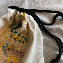 インド刺繍リボンが大人可愛い巾着　27×20cm （マチ10cm）ベージュ×イエローフラワー 5枚目の画像