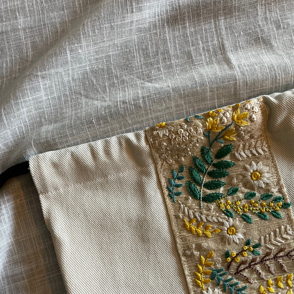 インド刺繍リボンが大人可愛い巾着　27×20cm （マチ10cm）ベージュ×イエローフラワー 3枚目の画像