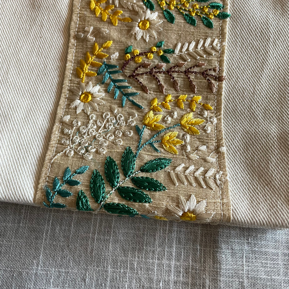 インド刺繍リボンが大人可愛い巾着　27×20cm （マチ10cm）ベージュ×イエローフラワー 6枚目の画像