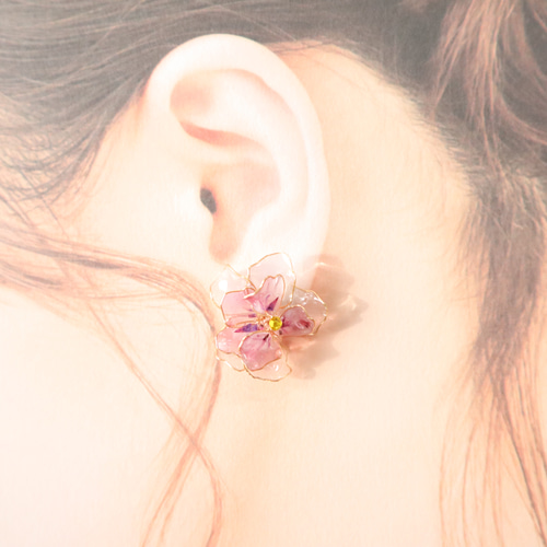 押し花ディップアートのフリルビオライヤリング/ピアス