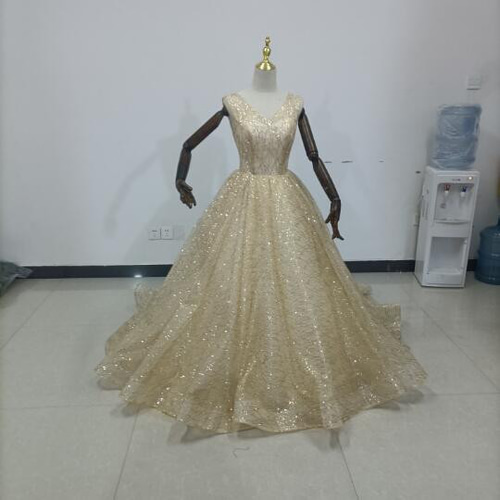 ウェディングドレス キラキラドレス ラザロ風ドレス お呼ばれ/二次会  