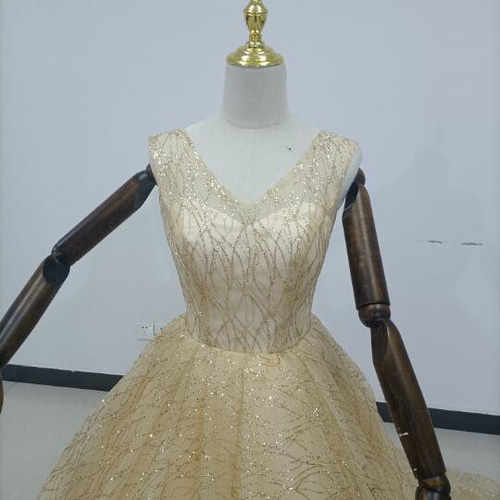 ウェディングドレス キラキラドレス ラザロ風ドレス お呼ばれ/二次会  