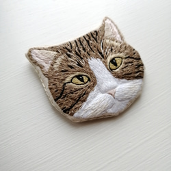 【限定1点】猫刺繍のブローチ　Jasper 2枚目の画像