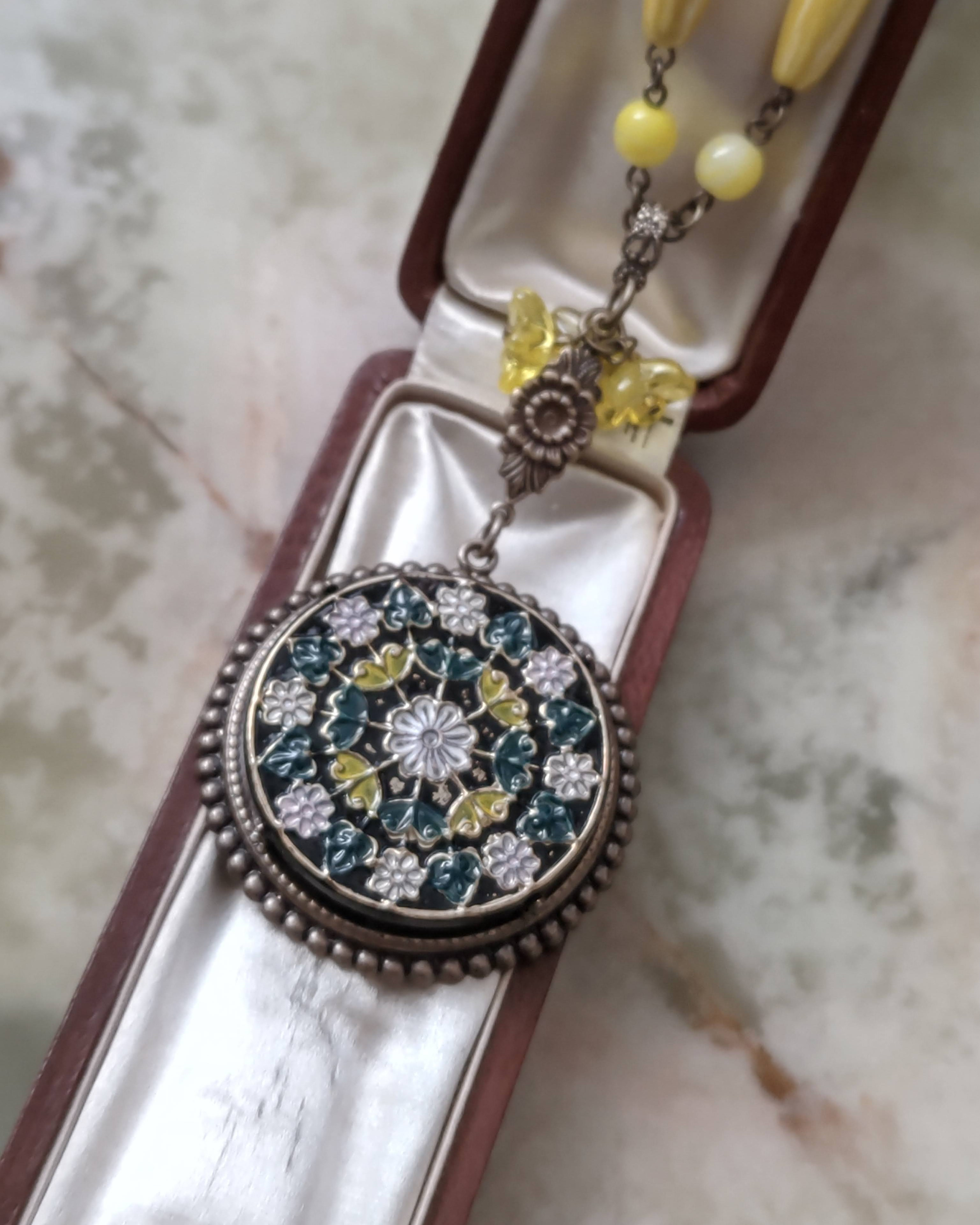 チェコボタン　イエローペンダント