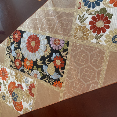豪華刺繍の袋帯で作った正絹テーブルランナー 帯リメイク お正月 豪華刺繍の袋帯で作った正絹テーブルランナー 帯リメイク お正月