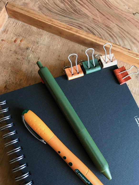 【革クリップ・3個セット/Sサイズ1個Mサイズ２個】☆プレゼントにおすすめ♪レザーステーショナリー 人気・おすすめ｜安定人気・収納便利におすすめ 丁寧対応 配送追跡可 国内発送・保証制度対応