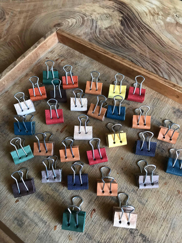 【革クリップ・3個セット/Sサイズ1個Mサイズ２個】☆プレゼントにおすすめ♪レザーステーショナリー 人気・おすすめ｜安定人気・収納便利におすすめ 丁寧対応 配送追跡可 国内発送・保証制度対応