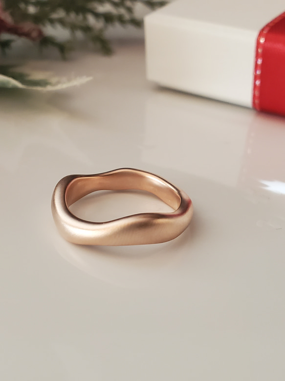 ウェーブリング　末永く使えるリングマット仕上げ RS-76やさしいフォルムのピンクゴールドリング 9枚目の画像