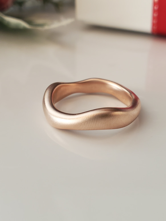 ウェーブリング　末永く使えるリングマット仕上げ RS-76やさしいフォルムのピンクゴールドリング 1枚目の画像