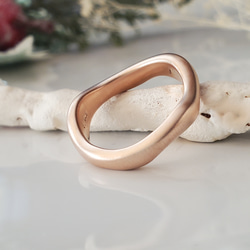 ウェーブリング　末永く使えるリングマット仕上げ RS-76やさしいフォルムのピンクゴールドリング 6枚目の画像