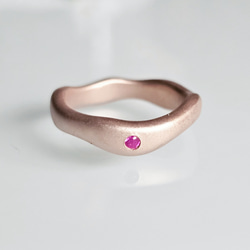 ウェーブリング　末永く使えるリングマット仕上げ RS-76やさしいフォルムのピンクゴールドリング 2枚目の画像