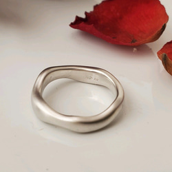 ウェーブリング　末永く使えるリングマット仕上げ RS-76やさしいフォルムのピンクゴールドリング 7枚目の画像