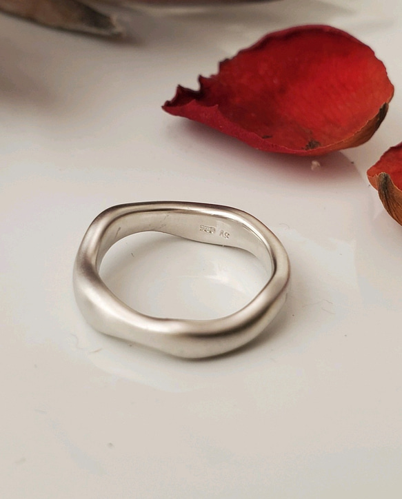 ウェーブリング　末永く使えるリングマット仕上げ RS-76やさしいフォルムのピンクゴールドリング 7枚目の画像