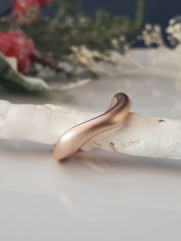 ウェーブリング　末永く使えるリングマット仕上げ RS-76やさしいフォルムのピンクゴールドリング 5枚目の画像