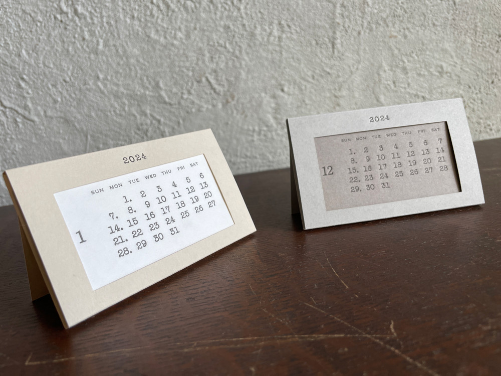 ドレジャー 2024年 スモールカレンダー FRANCE 壁掛けタイプ フランス 観光地 パリ スケジュール 写真 日本の祝日シール付き 輸入雑貨(79008019)