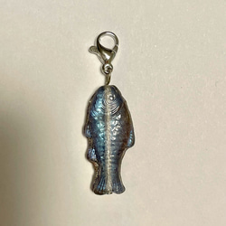 銀色の魚(大)のチャーム 3枚目の画像