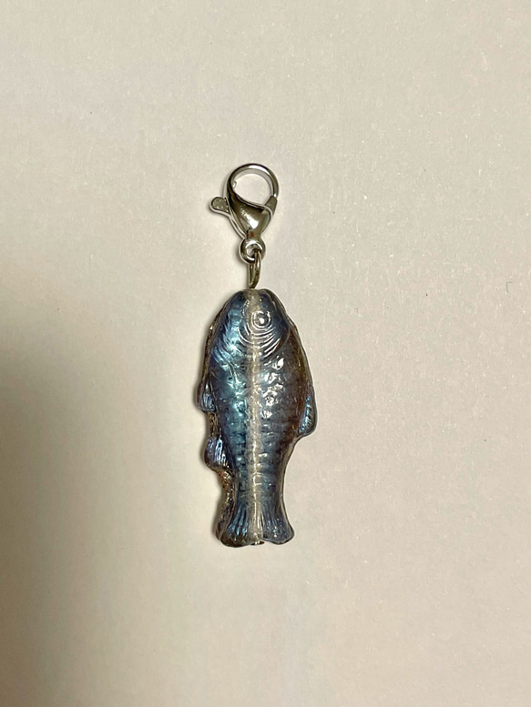 銀色の魚(大)のチャーム 3枚目の画像