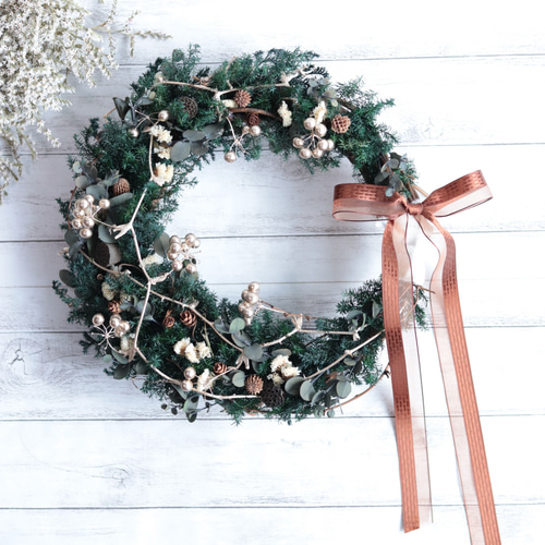 ✨大きめ通年飾れるリース✨ サンキライを使ったお正月まで飾れるリース（英字新聞を添えて