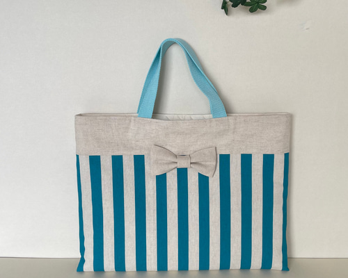 【オーダー】レッスンバッグ　リボン柄ブルー 花柄＆リボンのレッスンバッグ：水色 ｜サイズ変更対応 | iichi