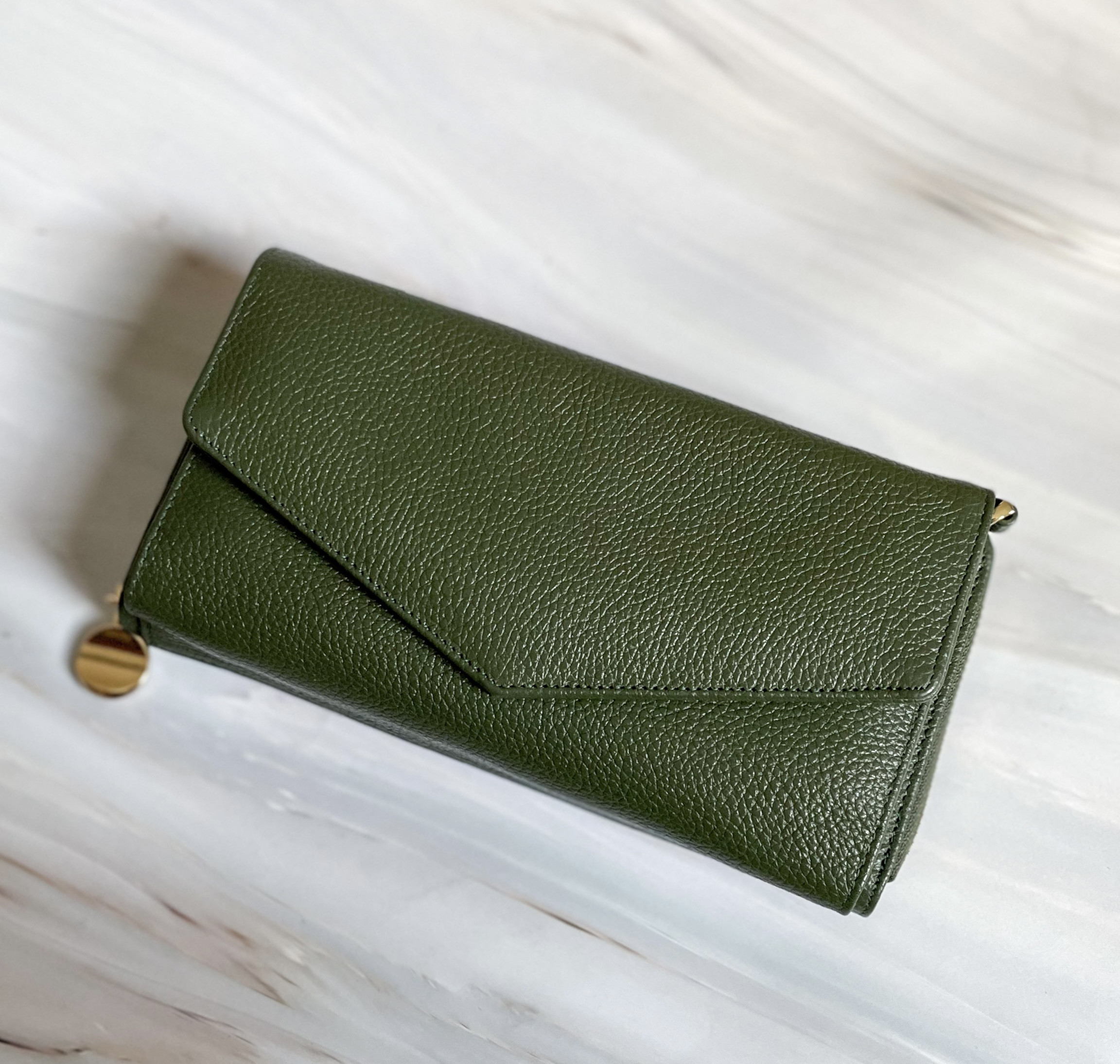 【お財布バッグ】ショルダーポーチウォレット　グリーン✖️ゴールドファスナー！