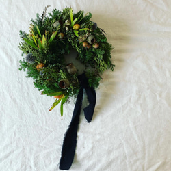 送料無料　美しいネズの実や針葉樹の香りに包まれた馬蹄型wreathe Christmas クリスマスツリー 1枚目の画像