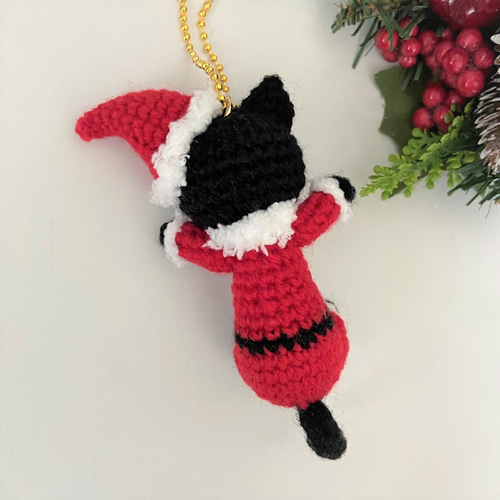 サンタ服のび～黒猫あみぐるみ＊ボールチェーン【クリスマス】☆受注製