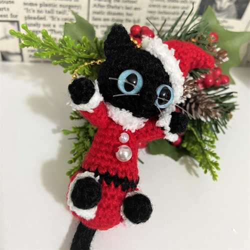 サンタ服のび～黒猫あみぐるみ＊ボールチェーン【クリスマス】☆受注製