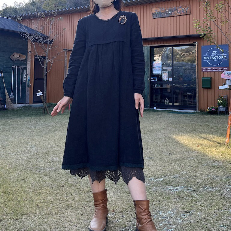 中厚リネンのブラックフォーマル◎卒業式や入学式にも！美人デコルテ♡ゆったりリネンワンピース（22s-075）ブラック