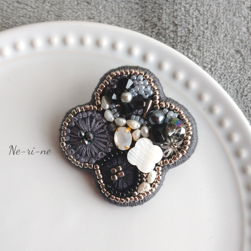 ロマンティックフラワービーズ刺繍ブローチ ブローチ Ne-ri-ne