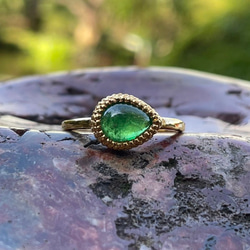 ツァボライト グリーンガーネットのしずく カボション 丁寧で繊細な