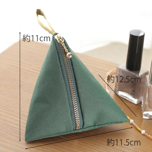 テトラポーチ ミニポーチ 手縫い グリーンの生地と黄色（ゴールド）の