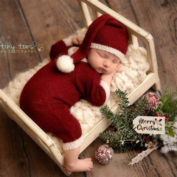 ニューボーンフォト クリスマス サンタ衣装　ベビー　赤ちゃん 2枚目の画像
